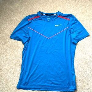 Men’s Nike dri-fit short sleeve shirt.
